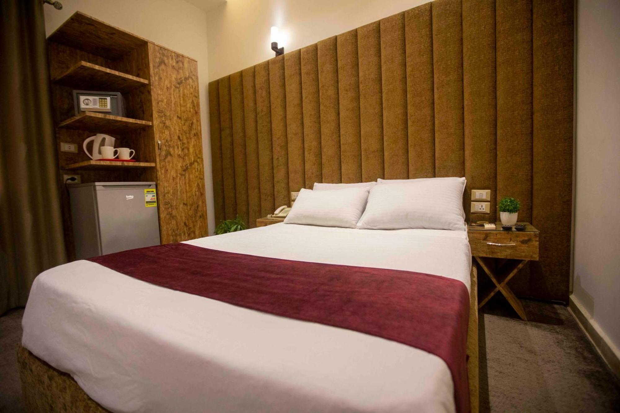 B&G Vlncia Hotel Dontown Кайро Екстериор снимка